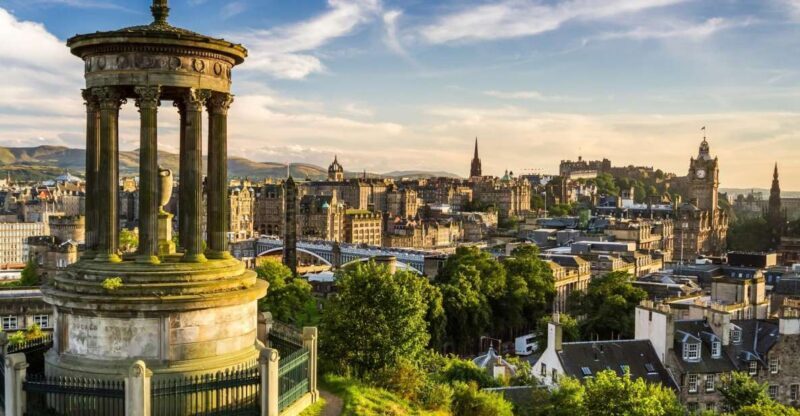 Edinburgh: The Royal City Tour from London - FAQs