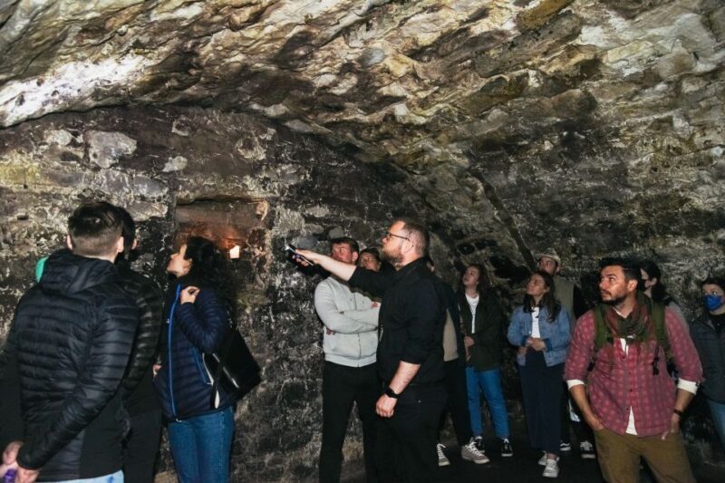 Edinburgh: Underground Vaults Tour - The Guides Make the Difference