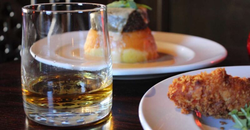 Edinburgh: Whisky Flight in one of the oldest pubs - An In-Depth Look at the Whisky Flight Experience