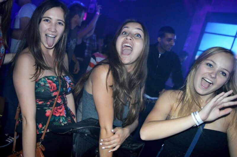 Edinburgh's Best Bar Crawl: Free Shots, Discounts, Photos - Practicalities & Logistics