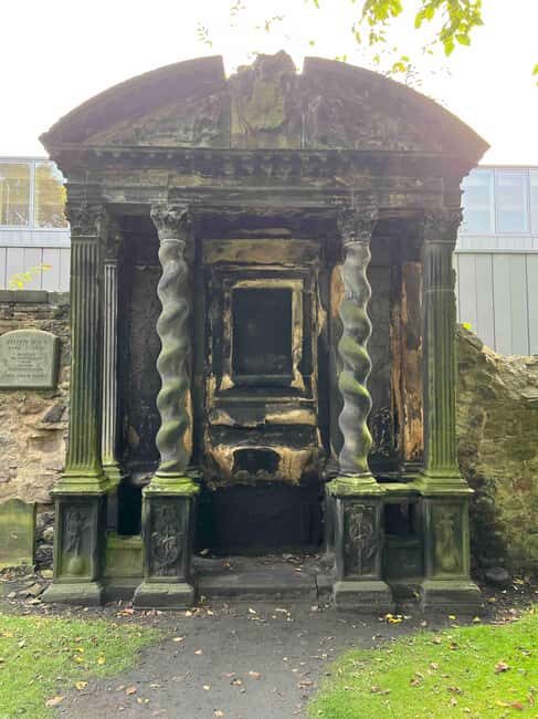 Edinburgh's Dark and Hidden History Walking Tour - The Sum Up