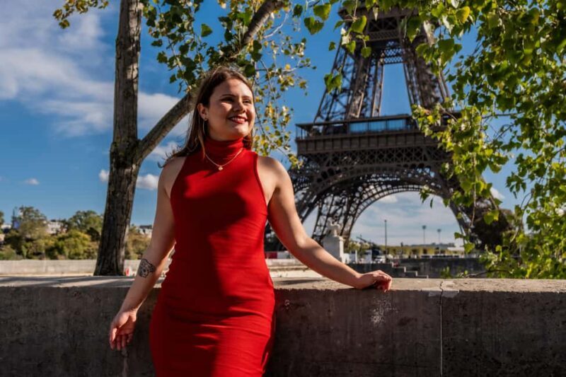 Eiffel Tower Photos: Capture Iconic Memories in Paris - An In-Depth Look at the Eiffel Tower Photoshoot Experience