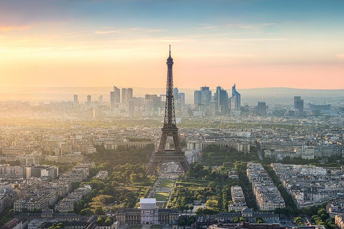 Eiffel Tower Reserved Access Summit or 2nd Floor Guided by Lift - A Closer Look at the Experience