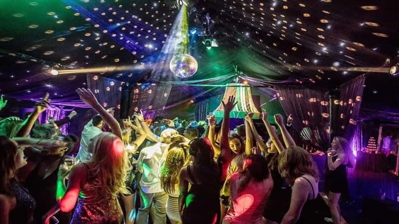 Eindhoven: Pub Crawl with Free Drinks and Entrance - Key Points