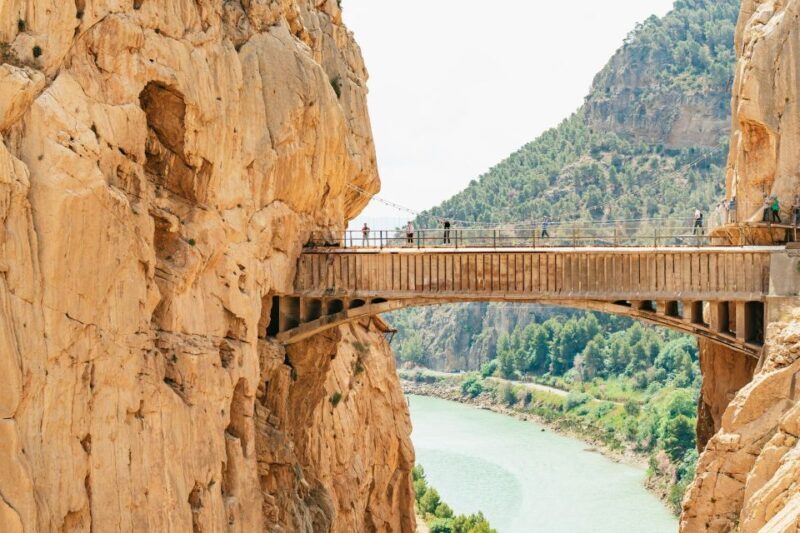 El Chorro: Caminito del Rey Guided Tour with Shuttle Bus - Key Points