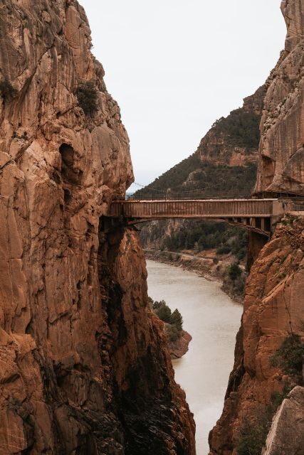 El Chorro: Hike" Caminito del Rey " + E-bike guided tour 2h - Key Points