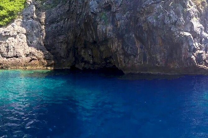 Elaphite Islands & Mljet - Private Boat Excursion from Dubrovnik - The Boat & Amenities: Comfort on the Water