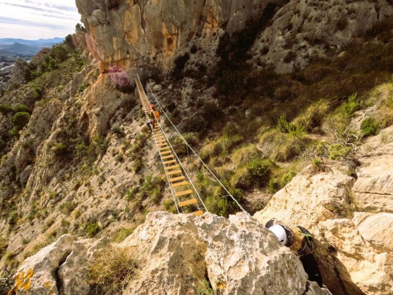 Elda: Ferrata Bolón, tirolina récord. - An In-Depth Look at the Ferrata Bolón Experience