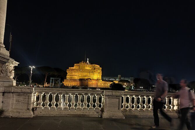 Elegant Rome by night tour and dinner in a local restaurant - FAQ