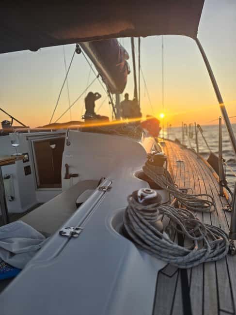 Elegant Sunset cruise under sails,large yacht,full comfort - FAQ
