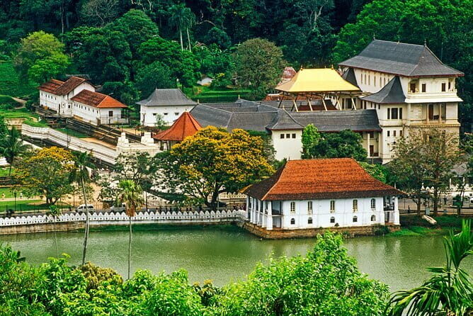 Ella Day Tour with Scenic Train Ride From Hikkaduwa - FAQ