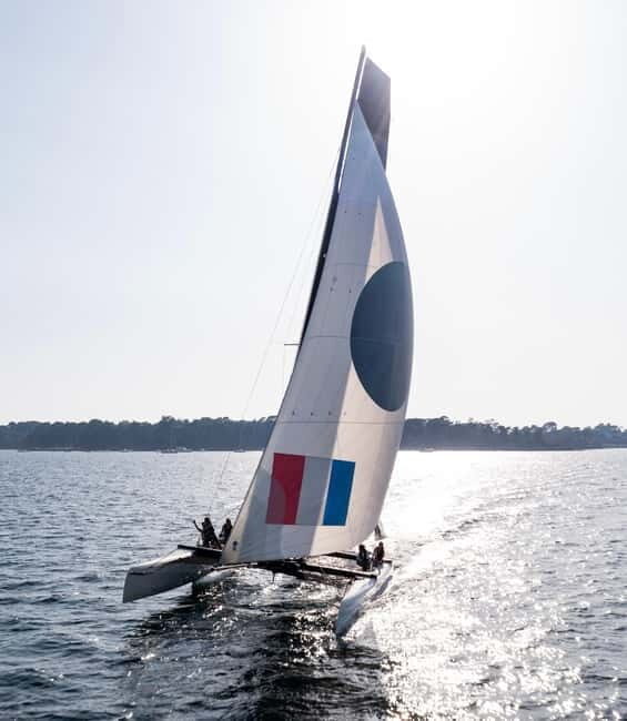 Embark in Larmor-Baden: discover our Extreme 40 catamaran. - Key Points