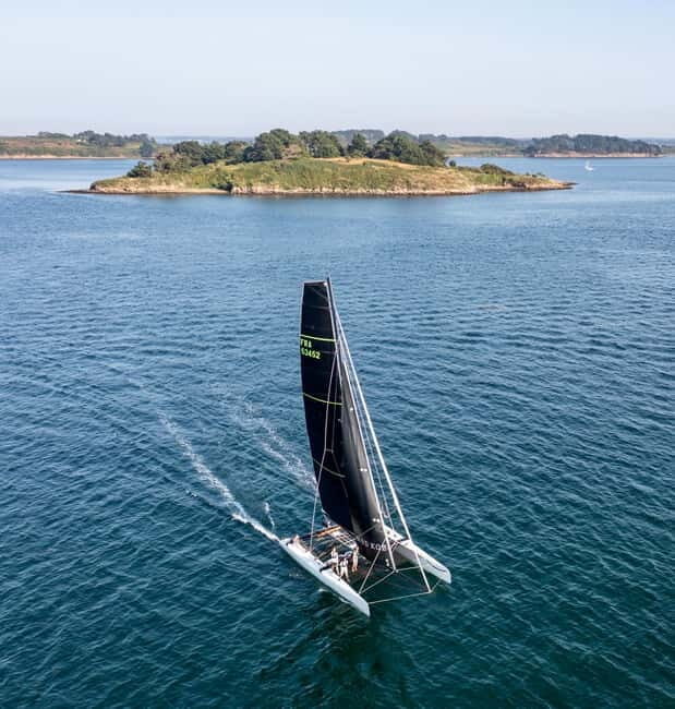 Embark in Larmor-Baden: discover our Extreme 40 catamaran. - Authentic Experiences and Unique Aspects