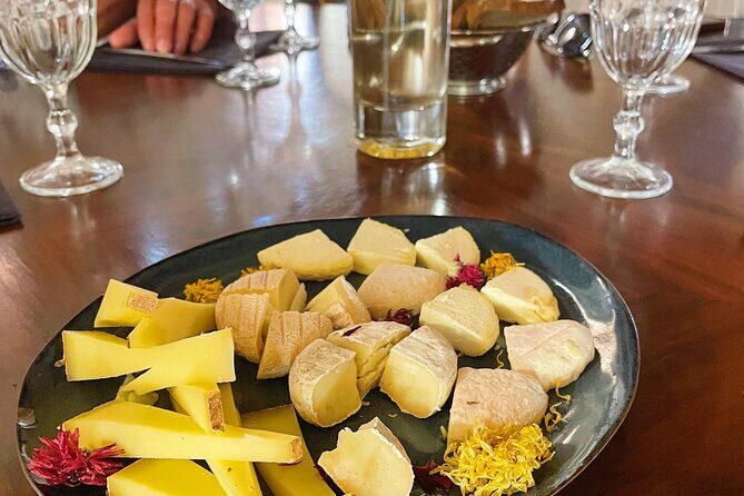 Embark on an aperitif journey through the old town - Key Points