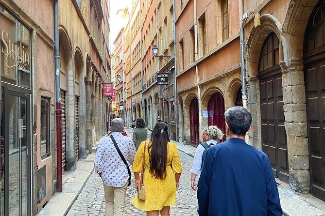 Embark on an aperitif journey through the old town - An In-Depth Look at the Tour Experience