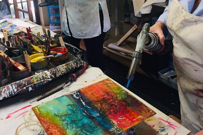 Encaustic painting workshops with Ezshwan Winding - An In-Depth Look at the Workshop Experience