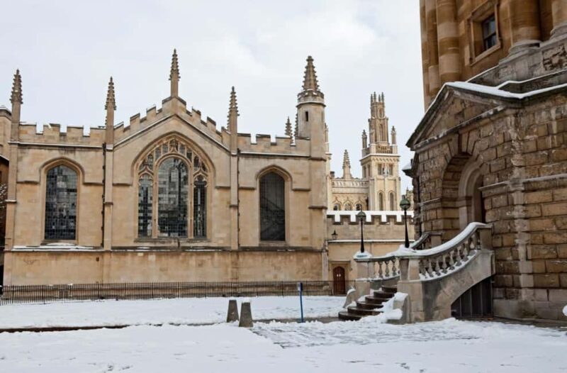 Enchanted Oxford: A Christmas Private Walking Tour - Key Points
