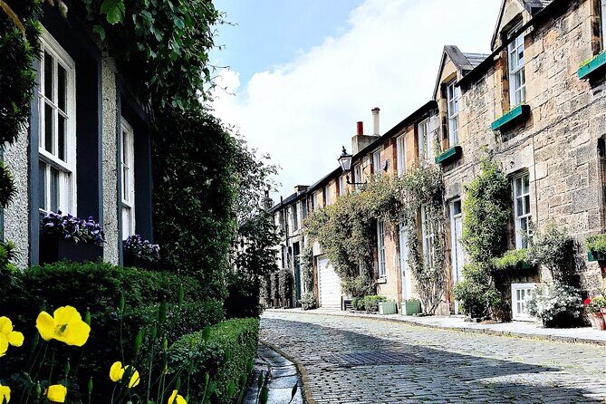 Enchanting Edinburgh: Half-Day Walking Tour with Local Guide - Exploring the Itinerary: What You Can Expect