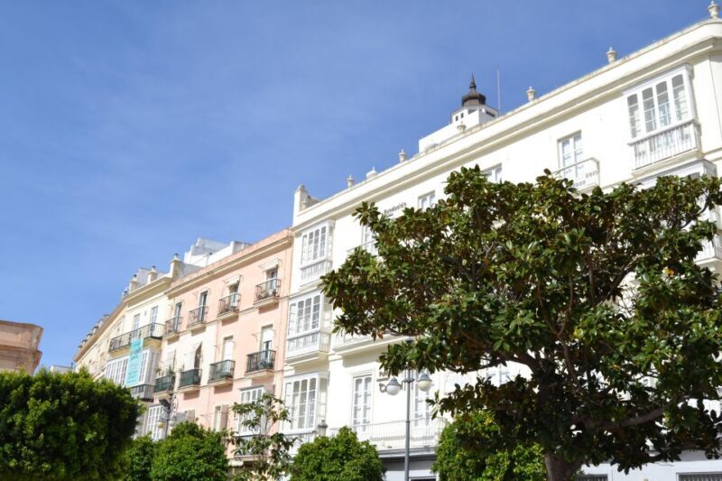 English Cádiz Tour: Walking Tour with Local Guide - The Sum Up