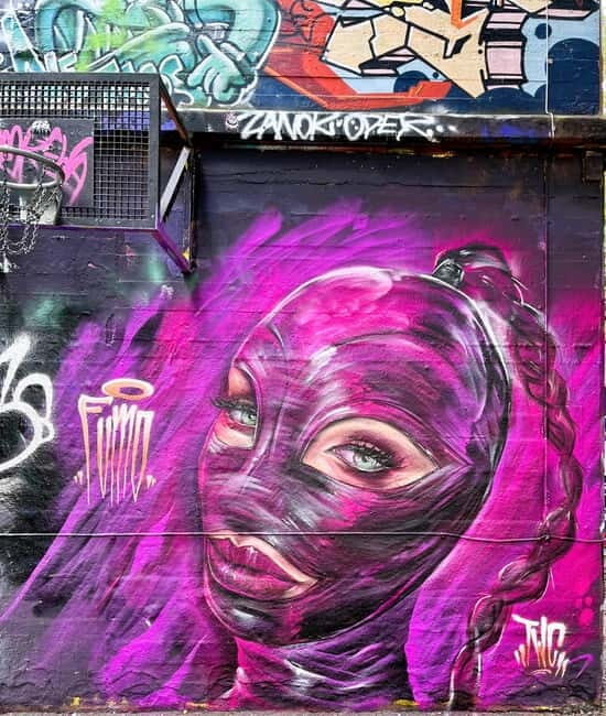 English guided insider tour through the Schanzenviertel - A Closer Look at the Highlights