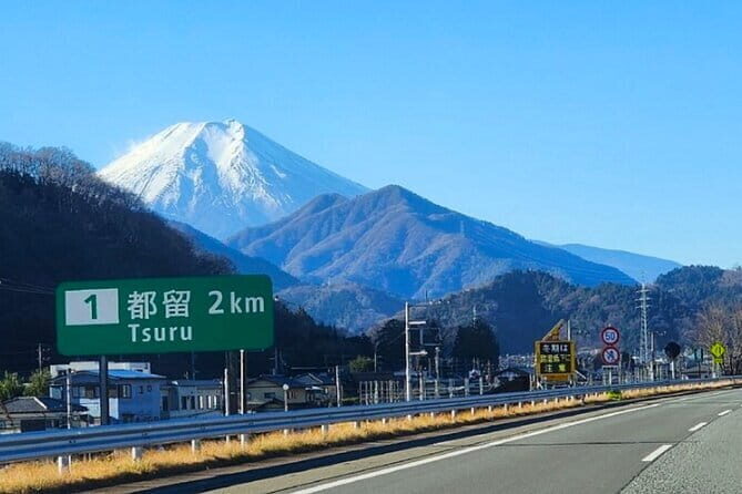English Guided Mt. Fuji and Lake Kawaguchi Group Tour - Chureito Pagoda