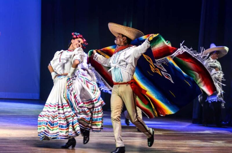 Enjoy the Folkloric Ballet at the Palacio de Bellas Artes - An In-Depth Look at the Experience