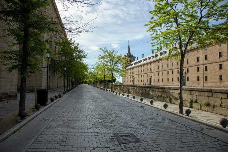 Escorial & Valley of the Fallen: Private tour from Madrid - Key Points