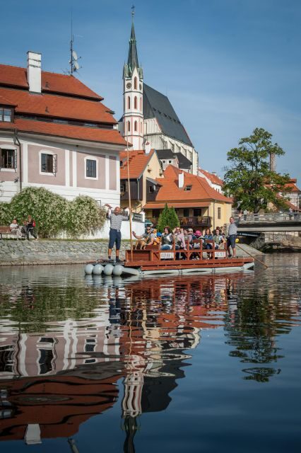 eský Krumlov: Advent Wooden Raft River Cruise - The Experience in Detail