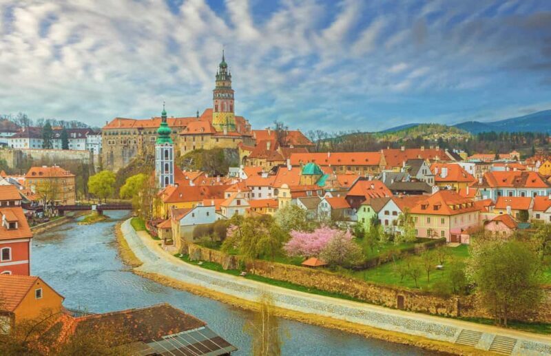 eský Krumlov Family Tour: A Private Walk Through History - A Closer Look at the Itinerary