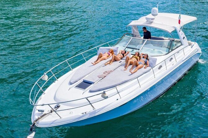 Espiritu Santo and Sealion Swimming aboard a luxury yacht - Discovering La Paz’s Marine Paradise