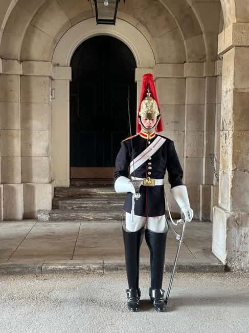 Essential London Introductory Tour with a Londoner - Key Points