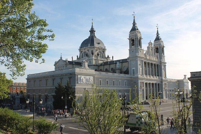 Essential Madrid: Walking Tour - Key Points
