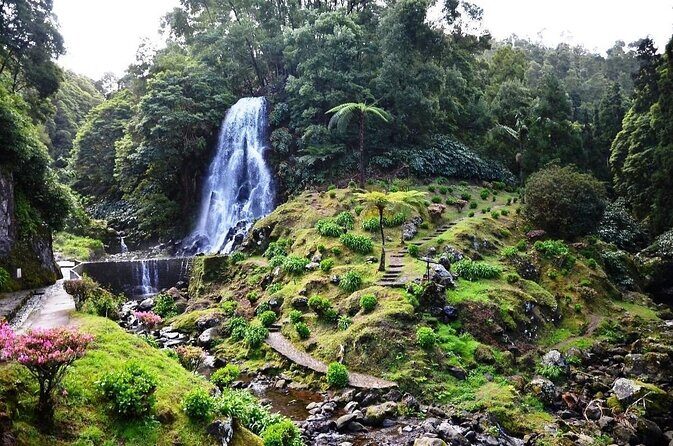 Essential San Miguel: 2 Day-Tour of Natural Wonders & Top Spots - Exploring São Miguel in Two Days: An In-Depth Look at the Essential Tour