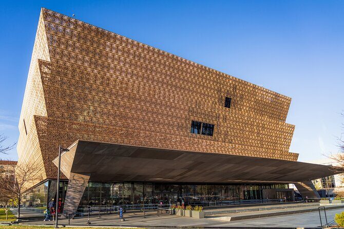 Essential Smithsonian Tour with NMAAHC Timed Entry - The Practical Side: What to Expect