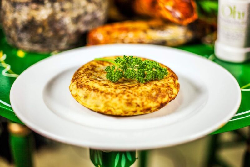 Estepona: Andalusian Flamenco Show Entry Ticket with Drink - The Flavors of Flamenco: What to Expect