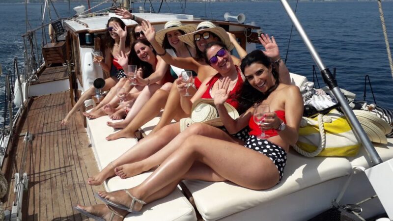 Estepona: Dolphin Watching Sailboat Cruise with Drink - FAQ