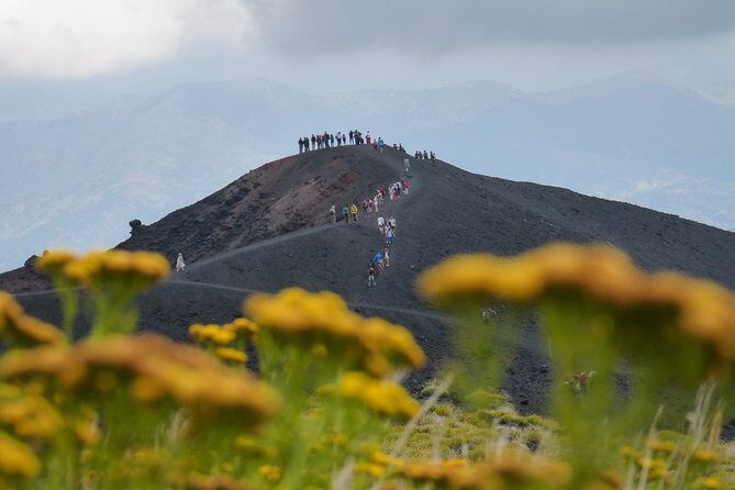 ETNA - Trekking to the Craters Eruption of 2002 - FAQ
