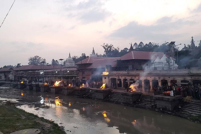 Evening Aarati Pooja Pashupatinath Temple Kathmandu - The Value of the Tour