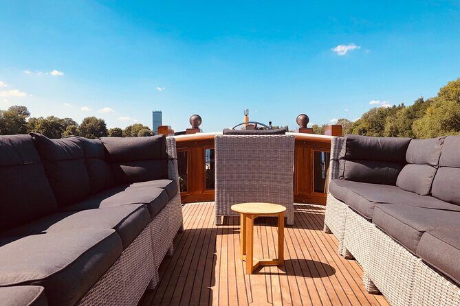 Evening aperitif tour aboard the motor yacht Fitzgerald - The Weather Factor