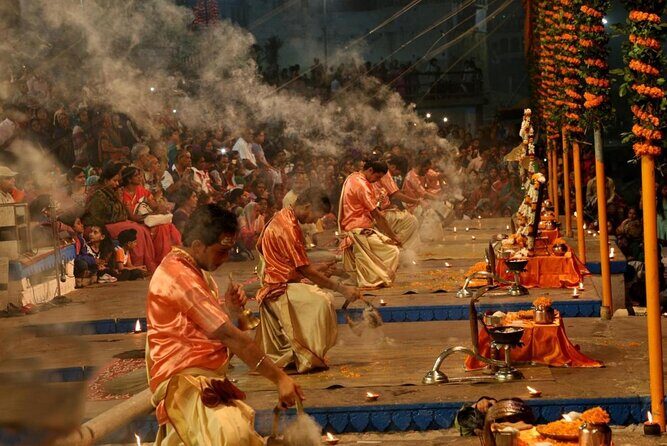 Evening Arti Ceremony - The light performance on the Bank of Ganges in Varanasi - Key Points