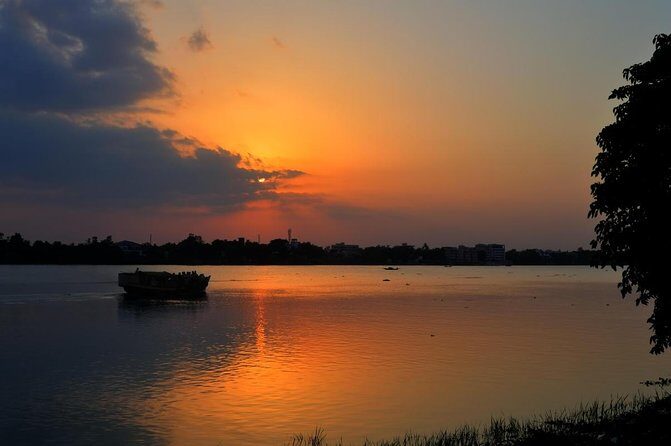 Evening ceremony of Ganges in varanasi with official tour guide - Key Points