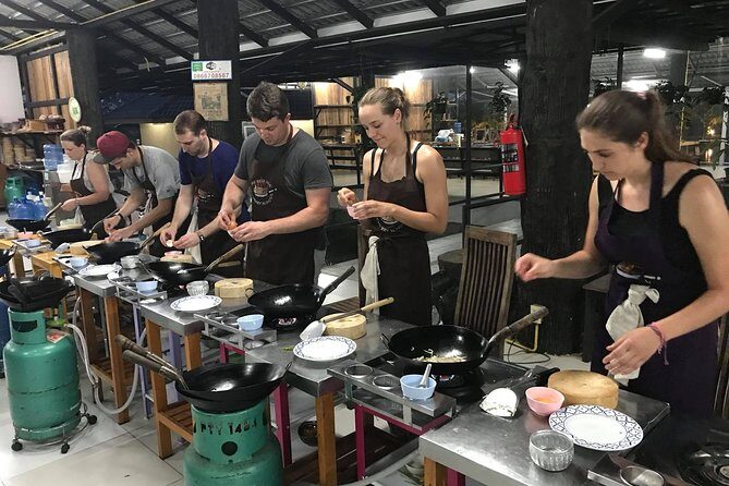 Evening Cooking Class in Organic Farm with Local Market Tour - Key Points