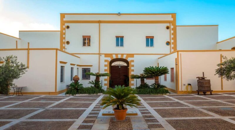 Evening tour of a historic winery and wine tasting with Sicilian cuisine - Key Points