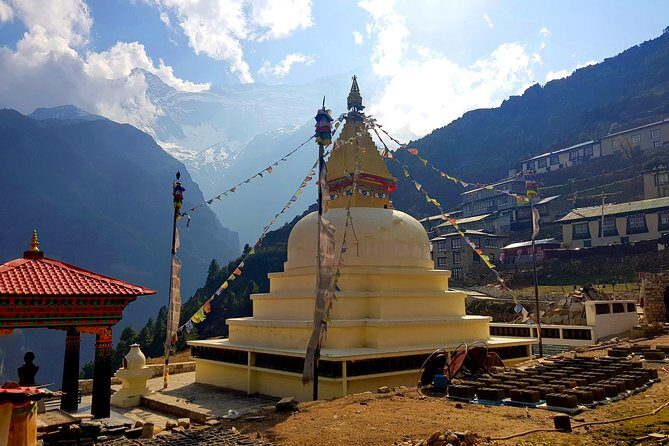 Everest Luxury Helicopter Trek - 5 days - Accommodation & Food