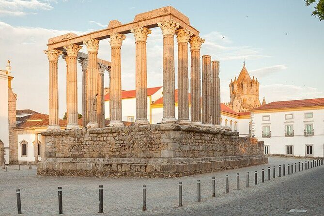 EVORA & MONSARAZ FULL-DAY PRIVATE TOUR with winery, cork & gourmet tavern - Key Points