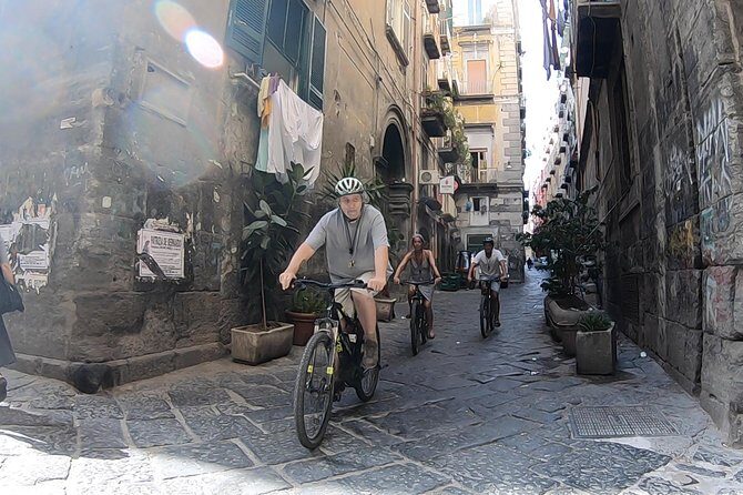 Exciting e-bike(pedal assisted)ride in the heart of Naples - The Experience in Practice
