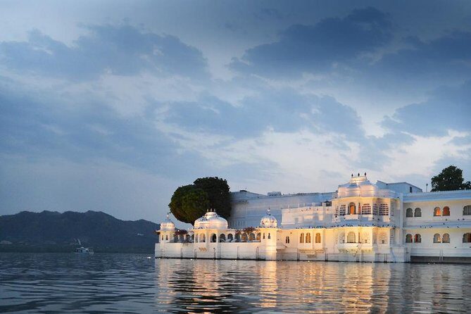 Exclusive 1-day Udaipur Tour with High End SUV Car. - An Introduction to Udaipur’s Charm