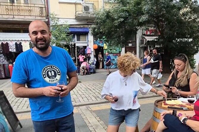 Exclusive Afternoon Wine & Appetizers with Local - Key Points