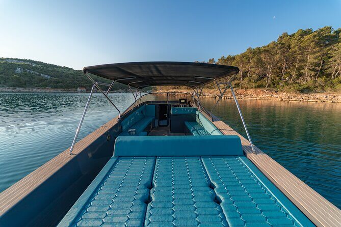 Exclusive Blue Lagoon Luxury Boat Tour from Split - An In-Depth Look at the Blue Lagoon Luxury Boat Tour