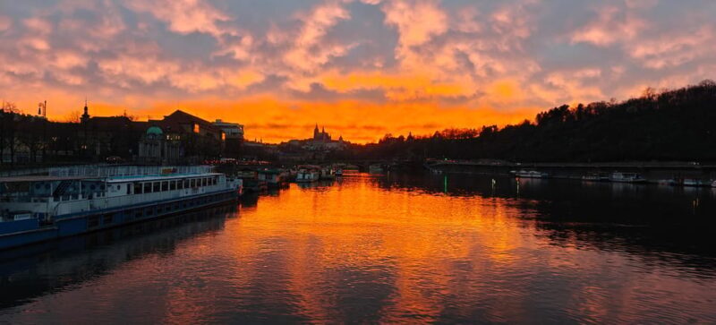 Exclusive Christmas cruise with Christmas Eve buffet - Who This Experience Is Best For